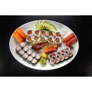 Combinados: Combo 5 (38 pçs) - 10 uramakis filadélfia + 10 kanimakis + 10 tekkamakis + 2 niguiris atum + 2 niguiris salmão + 2 sashimis atum + 2 sashimis salmão