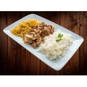 Pratos: Strogonoff de Carne - Prato Pequeno / Individual (Ingredientes: Strogonoff, Arroz, Batata Palha, Salada)