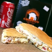 Xis: Xis Fish - Xis (Ingredientes: Ervilha, Maionese, Milho, Peixe Empanado, Queijo, Tomate)
