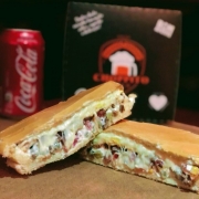 Xis: Xis Filé com Bacon - Xis (Ingredientes: Bacon, Ervilha, Filé Mignon, Maionese, Milho, Ovo, Queijo, Tomate)