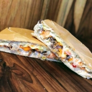 Xis: Xis Filé com Cheddar - Xis (Ingredientes: Cheddar, Ervilha, Filé Mignon, Maionese, Milho, Ovo, Queijo, Tomate)