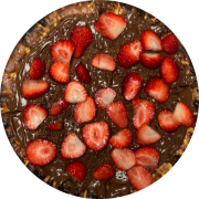 Pizzas Doces: 33 - Morango - Grande (Ingredientes: Chocolate ao Leite, Chocolate Granulado, Morangos Frescos)