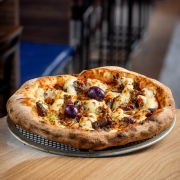 Com Carne: 32 - File Mignon - Pizza Grande (8 Fatias 35cm) (Ingredientes: Catupiry, Champignon, File Mignon, Leve porção de muçarela, Molho de Tomate Italiano, Orégano)