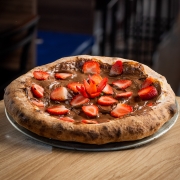 Doces: 54 - Nutella com morango - Pizza Grande (8 Fatias 35cm) (Ingredientes: Morango, Nutella)