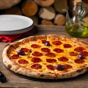 Clássicas: 14 - Pepperoni - Pizza Grande (8 Fatias 35cm) (Ingredientes: Molho de Tomate Italiano, Muçarela, Orégano, Pepperoni)