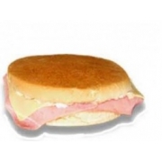 Xis: Torrada simples - Lanches (Ingredientes: Barbecue, Ketchup, Maionese, Mostarda, Ovo, Presunto, Queijo)