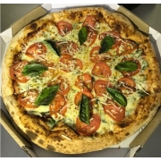Pizzas Salgadas: Marguerita - Pizza Grande - 35cm - 8 fatias (Ingredientes: Molho de Tomate, Muçarela, Parmesão, Manjericão, Orégano, Tomate em Cubos)
