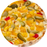 Doces: Califórnia - Pizza Grande (Ingredientes: Abacaxi, Cereja, Figo, Leite Condensado, Mussarela, Pêssego)