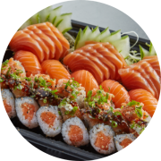 Combinados: Combinado - Combo (Ingredientes: 35 peças - 05 Hossomaki de Salmão, 05 Niguiri de Salmão, 05 Uramaki de Salmão, 05 Urumaki Especial, 15 Fatias de Sashimi, Cebolinha, Cream Cheese, Gergelim, Tarê)