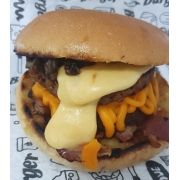 Hamburguer Caseiro: 27 - Soberano - Lanches (Ingredientes: 2 Hambúrguer Caseiro, Bacon, Cebola Caramelizada, Cheddar, Pão Redondo, Queijo)