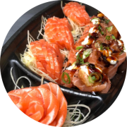 Barca: Barca sem Arroz - Barcas (Ingredientes: 05 Enroladinhos de Salmão, 05 Joy Frito, 15 Sashimis, Cebolinha, Cream Cheese, Gergelim, Tarê)