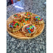 Doce: Esfiha de chocolate com confetes - mussarela, chocolate branco, confetes