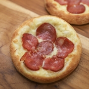Tradicional: Esfiha de calabresa e queijo - tradicional