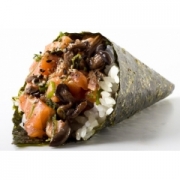 Temaki: Temaki de Salmão com Shimeji - Temaki (Ingredientes: Cebolinha, Cream Cheese, Gergelim, Tarê)