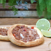 Salgadas Tradicionais: *Esfiha Carne - Esfiha (Ingredientes: Carne)