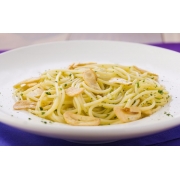 Espaguetes: Alho e Óleo - Espaguete (Ingredientes: Alho e Óleo, Espaguete, Queijo Minas)