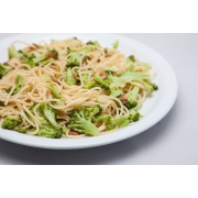 Espaguetes: Alho e Óleo C/ Brócolis - Espaguete (Ingredientes: Alho e Óleo, Brócolis, Espaguete, Queijo Minas)