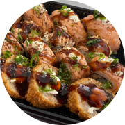 Combinados: Combinado Maçaricado Especial - Combo (Ingredientes: 5 niguiri maçaricado, 5 uramaki grelhado, 6 uramaki especial, 7 hot roll, Cebolinha, Cream Cheese, Gergelim, Tarê)