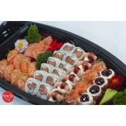 Combinados: 07-Combinado Exclusivo (na barca ) (44 uni) - 8- sashimi fresco 4-joe salmão fresco 4-joe geleia 6-joesalmão maçaricado ebi camarão 8- niguirisalmfrescoão fresco 12 uramaki salmão