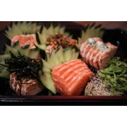 Combos Especiais: Combo Sashimi- 24 peças - Combo (Ingredientes: 6 Sashimis, 6 sashimis selado com alho poró, 6 sashimis selado com couve, 6 sashimis selado com gorgonzola)