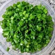 Processados: Cebolinha Picada 50g - R$59,99 Kg