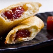 Harumaki: Harumaki Romeu e Julieta - 01und. - Massa de rolinho, recheado com goiabada e cream cheese.