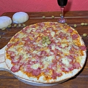 salgadas: 38 - Toscana - Pizza Massa Fina (Ingredientes: Calabresa, Mussarela)