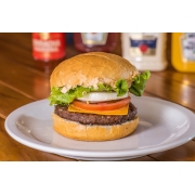 Hambúrguer: Brasa Clássico - Hambúrguer (Ingredientes: Alface americana, Cebola grelhada, Cheddar, Hambúrguer artesanal de carne (150g), Maionese artesanal, Pão crocante, Tomate)