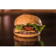 Hambúrguer: Brasa Buguer Rúcula e Tomate Seco - Hambúrguer (Ingredientes: Cebola grelhada, Cheddar, Hambúrguer artesanal de carne (150g), Maionese artesanal, Pão crocante, Rúcula, Tomate Seco)