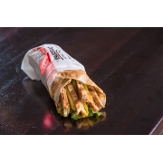 Shawarmas: Shawarma de Frango - Shawarmas (Ingredientes: Alface, Batata frita, Carne de frango, Creme de alho, Pão árabe, Picles)