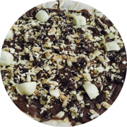 Doces: Ouro Branco - Pizza Grande (Ingredientes: Chocolate Preto, Ouro Branco®)