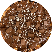 Pizzas Doces: 34 - Kit Kat - Grande (Ingredientes: Bolinhas de Cereais, Chocolate ao Leite, Kit Kat)