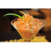 Entradas: Tataki Salmão (150gr) - Cubos de Salmão com Gengibre triturado, cebolinha, Gergelim e Especiarias.