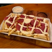 Petiscos: Batata com Calabresa e Quatro queijos - Tamanho G (Ingredientes: Batata Frita, Calabresa, molho quatro queijos)