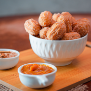 Mini Churros: 20 Mini Churros - Recheado com Doce de Leite