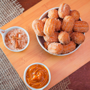 Mini Churros: 30 Mini Churros - Recheado com Doce de Leite
