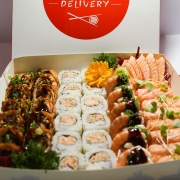 Combinados: 11 - Combinado Ten Super ( 44 uni ) - 6 sashimis maçaricados, 10 uramakis filadelfia, 6 joy maçaricado Ebi, 8 Niguiri salmão maçaricado 12 hot oriental