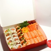 Combinados: 13 - Combinado Especial ( 34 uni ) - 6 Sashimis, 10 Uramakis salmão, 6 joy Ebi, 10 Niguiri Salmão.