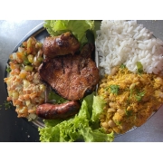 Churrascos: 001-MistoP/1Pessoa(01Bisteca,01sobreCoxa e 01Tosc) - Churrasco (Ingredientes: Arroz, Feijão, Salada de Maionese, Vinagrete)