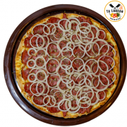 Tradicionais: Broto de Calabresa - Pizza Broto (Ingredientes: Azeitona, Calabresa, Cebola, Massa Artesanal, Molho de Tomate, Muçarela, Orégano)