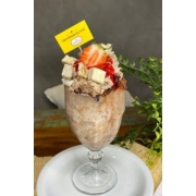 Sobremesas: Açaí Trufado 400ml - Sobremesas (Ingredientes: Açaí, Bis branco, Leite em pó, Morango em Calda, Ovomaltine, Torta de bis)