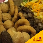 tamanho unico: CAIXINHA SURPRESA (TM único) - Kibe,Bolinho de Bacalhau, Coxinha, Bolinho de Queijo, Batata Frita e Carne do Sol.