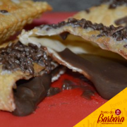 Pastéis Doce: Brigadeiro - Chocolate e Granulado.