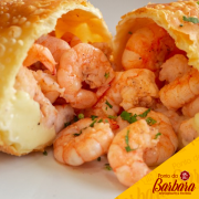 Pastéis: Camarão com Queijo - Camarão e Mussarela.