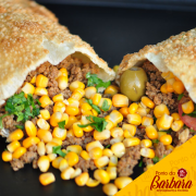 Pastéis: Carne com Milho - Carne Moída e Milho Verde.