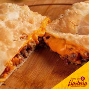 Pastéis: Carne com Cheddar - Carne Moída, Cheddar e Mussarela.