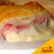 Pastéis: Lombinho com Queijo - Lombinho e Mussarela.
