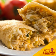Pastéis: Frango com Queijo e Milho - Frango, Mussarela e Milho Verde.