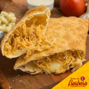 Pastéis: Frango com Quatro Queijos - Frango, Mussarela, Provolone, Gorgonzola e Parmessão.