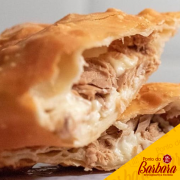 Pastéis: Atum com Queijo - Atum e Mussarela.